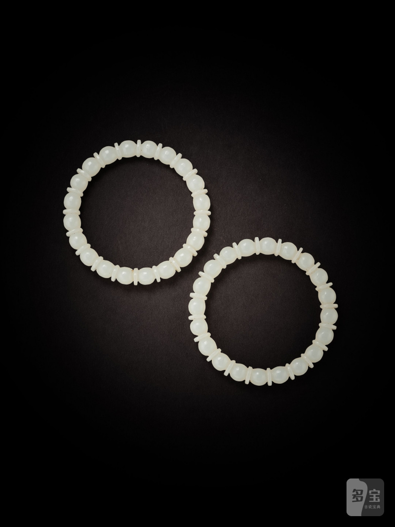 清末　白玉手鐲一對 | A PAIR OF WHITE JADE BANGLES - 图2
